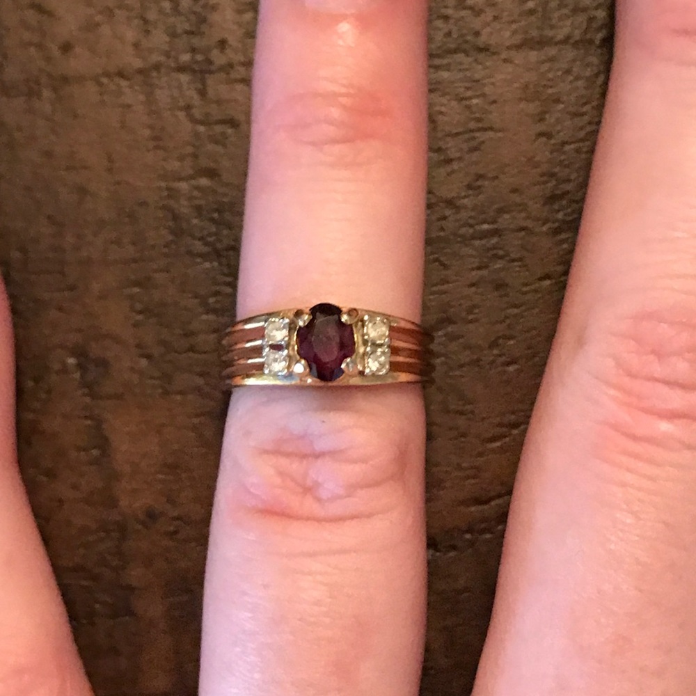 Ring With Side Diamonds And Ruby Stone In Middle - image 4